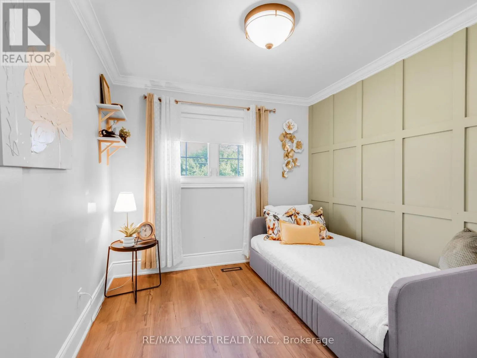 149 ELLWOOD DRIVE W