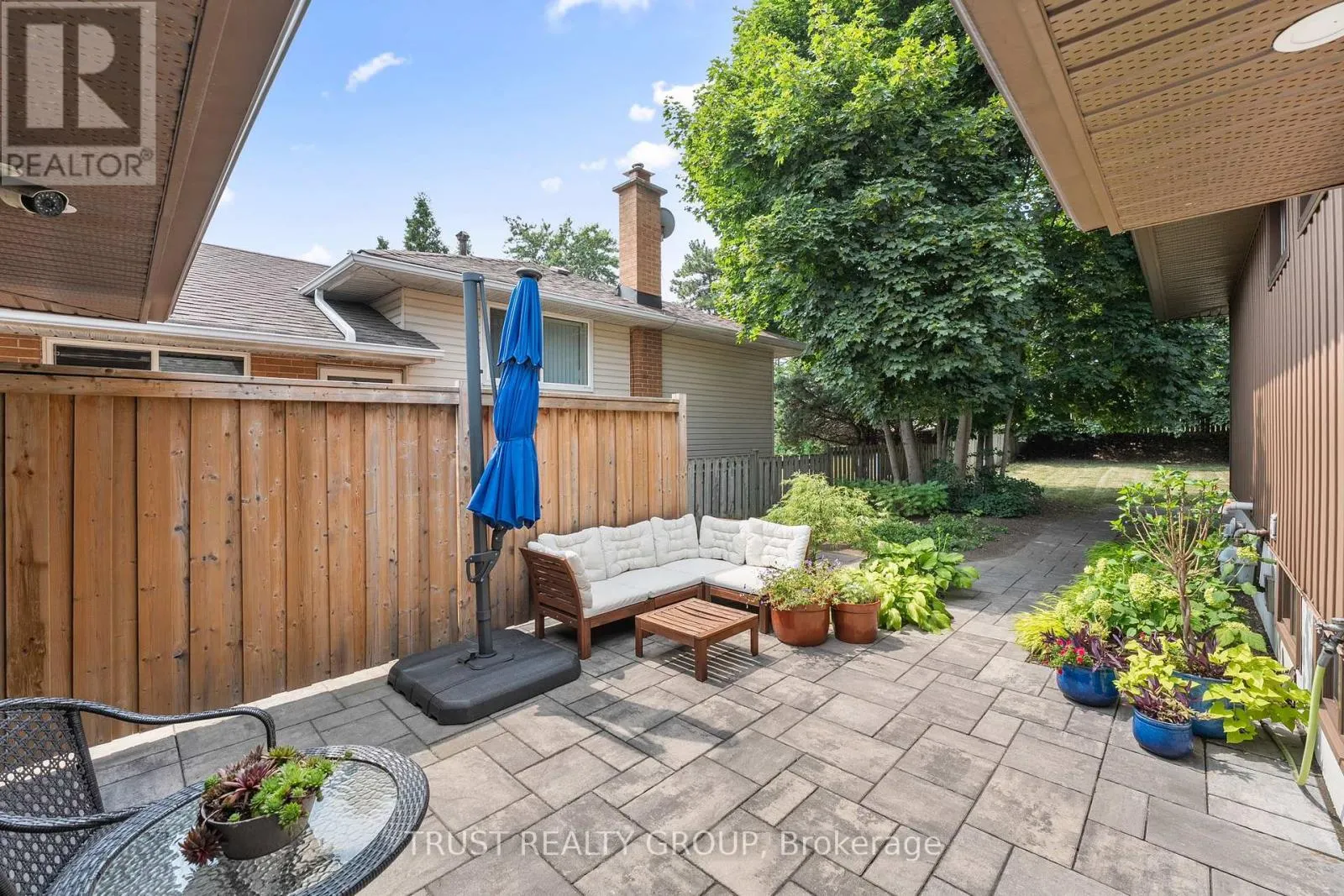 18 DEANECREST ROAD