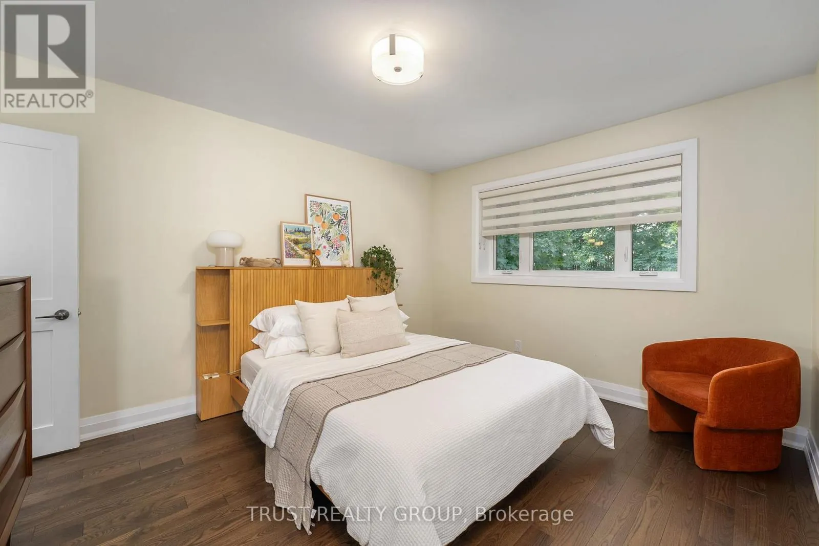 18 DEANECREST ROAD