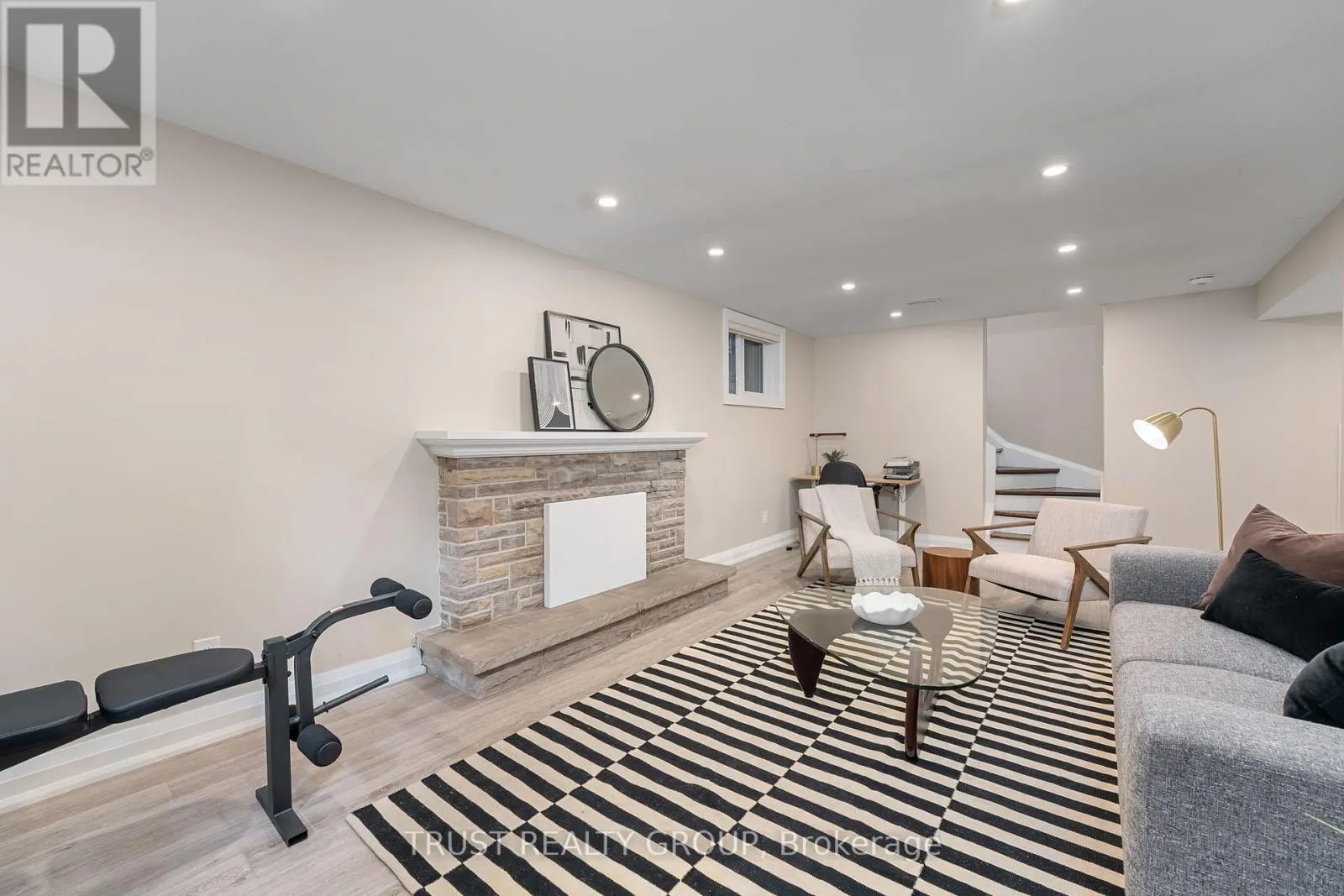 18 DEANECREST ROAD