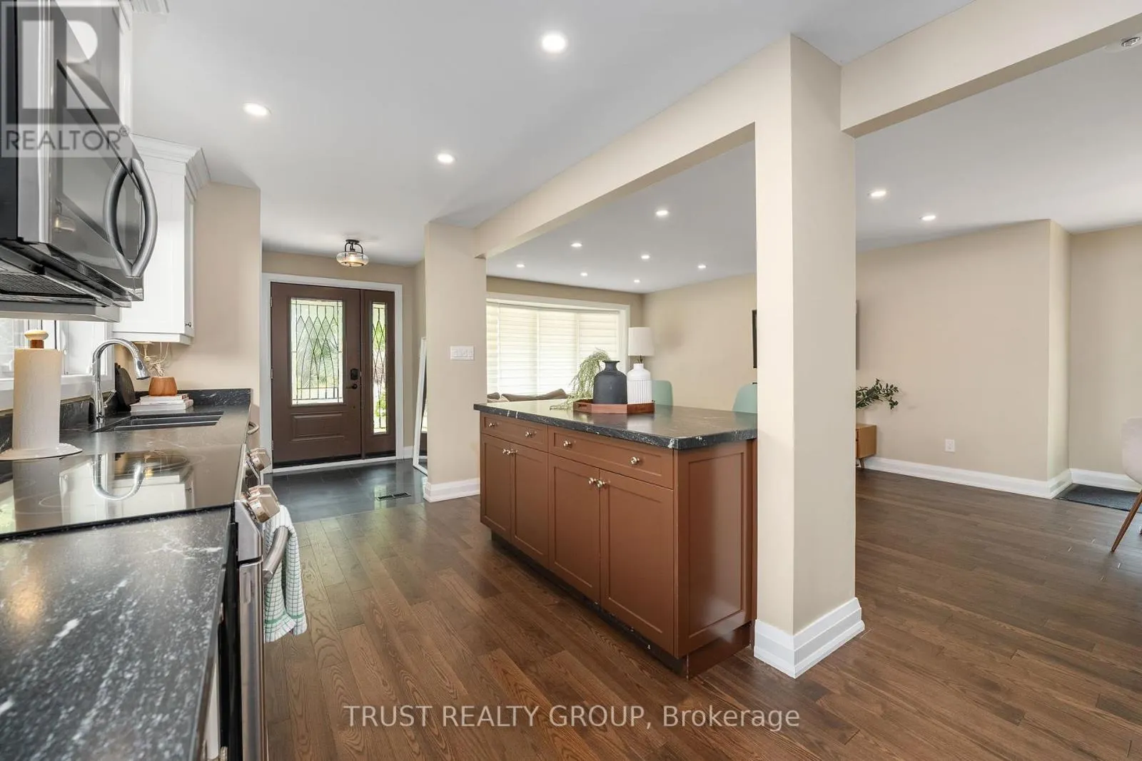 18 DEANECREST ROAD