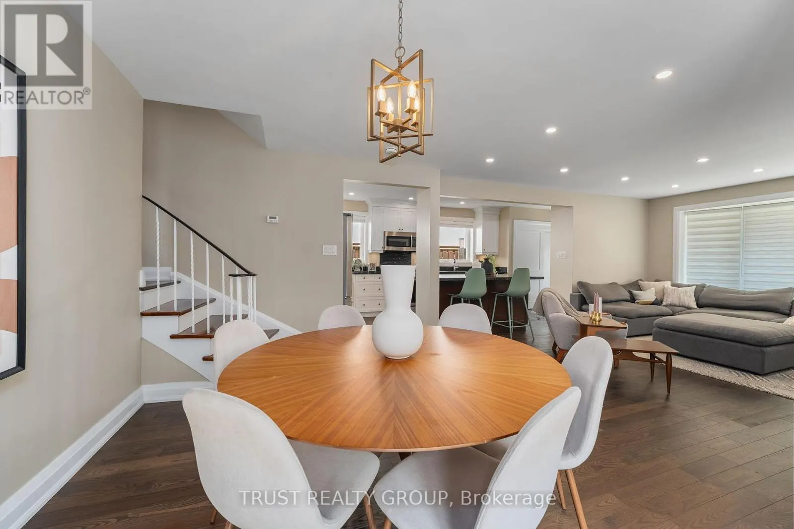 18 DEANECREST ROAD