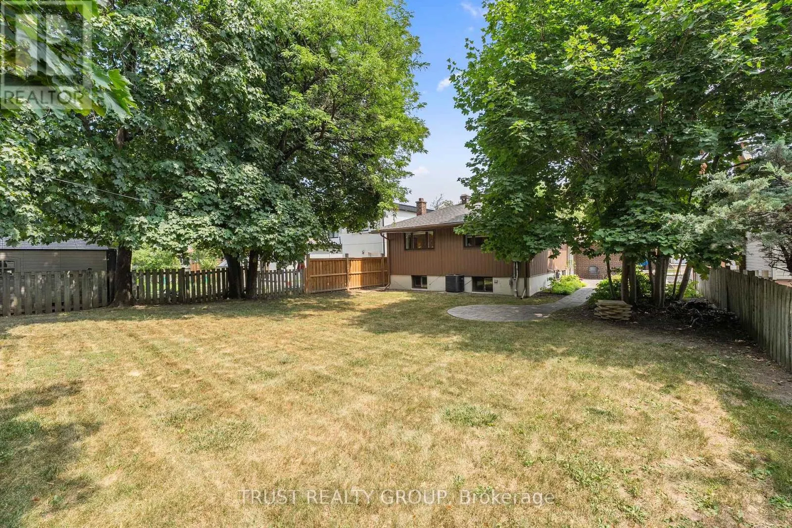 18 DEANECREST ROAD