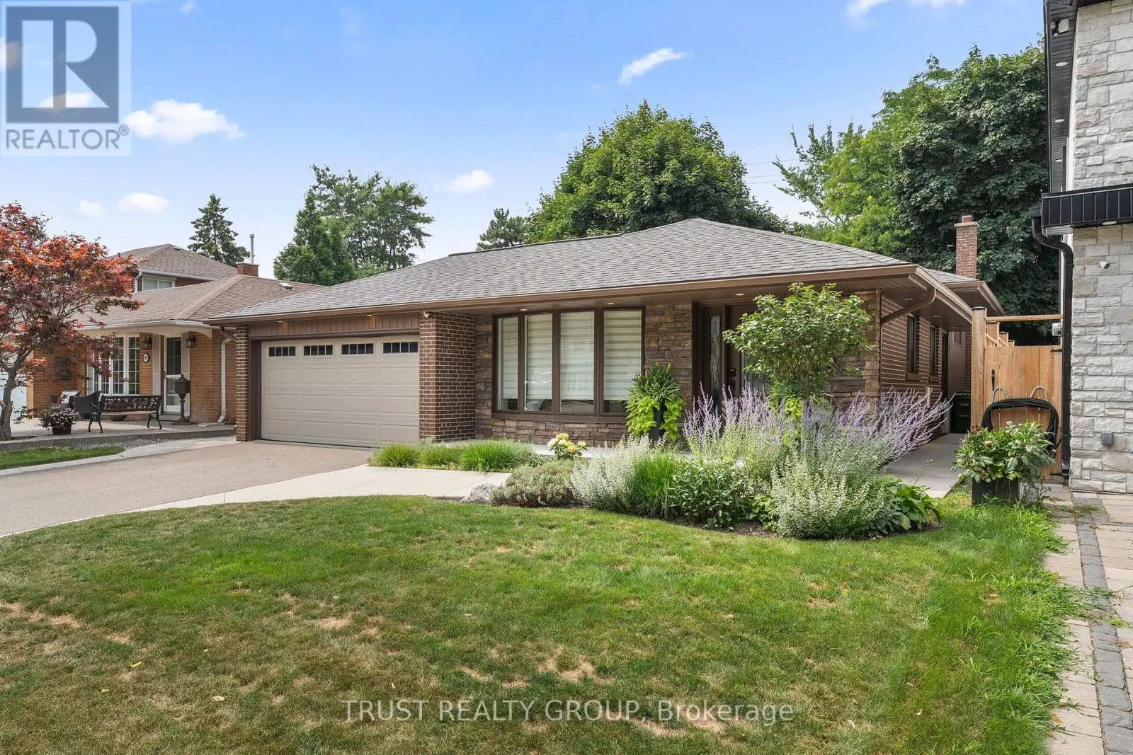 18 DEANECREST ROAD