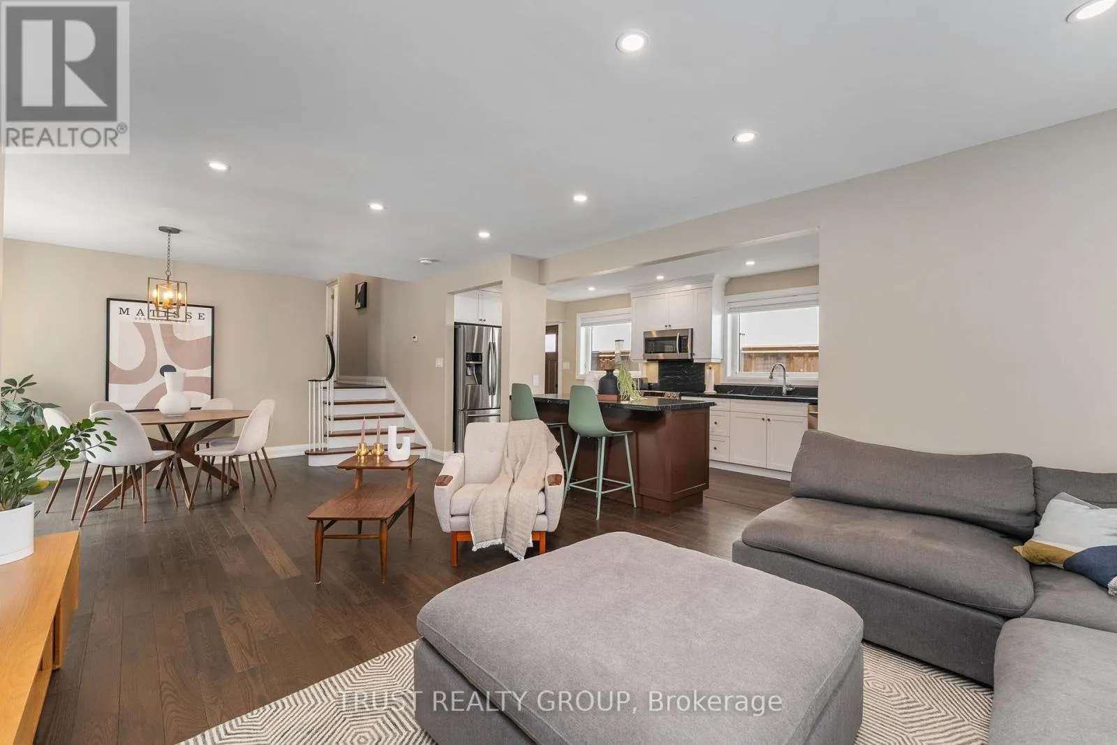 18 DEANECREST ROAD