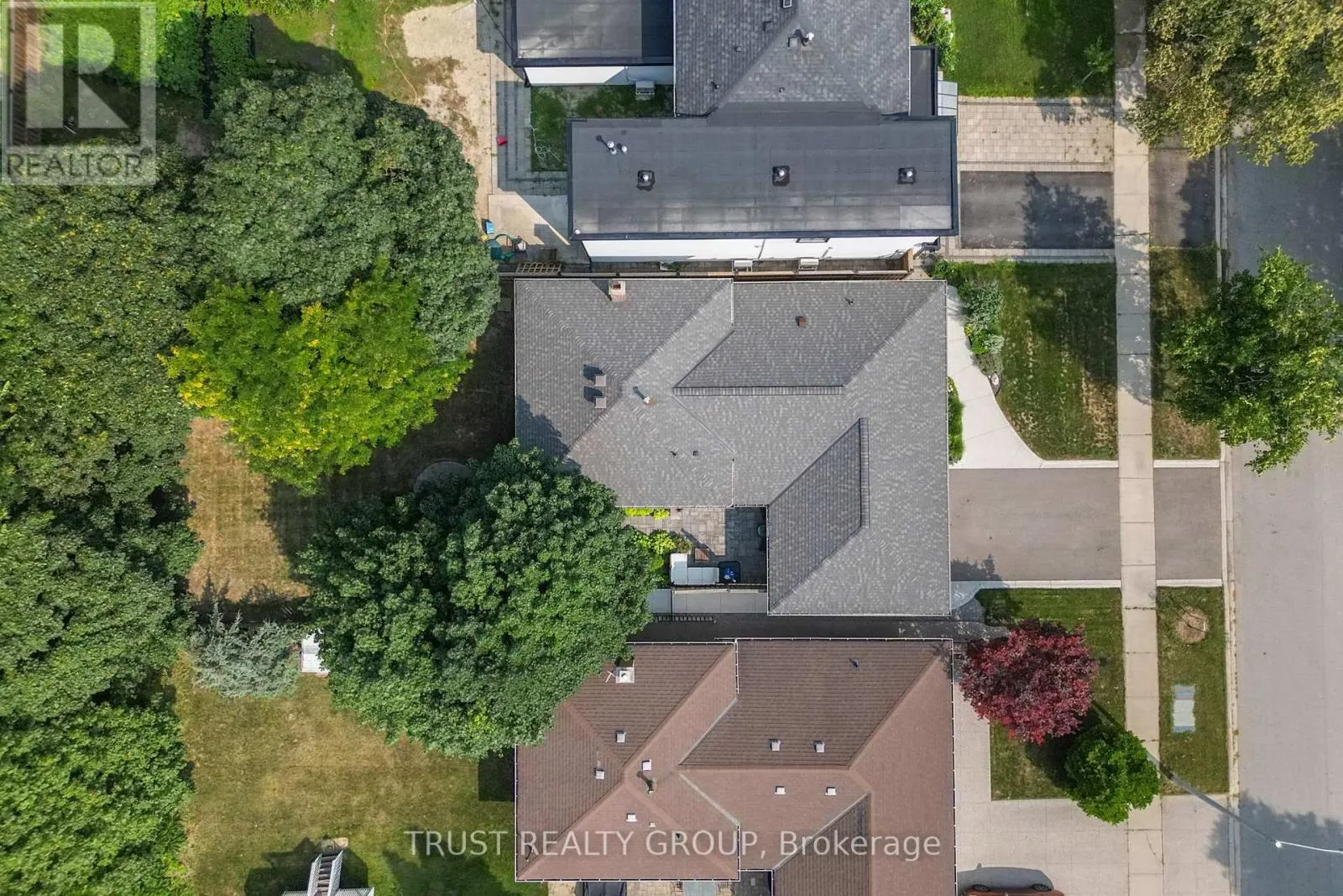 18 DEANECREST ROAD