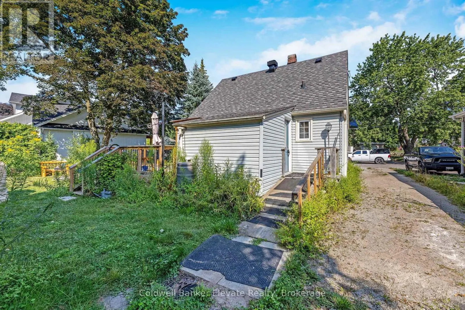 12 CHURCHILL CRESCENT