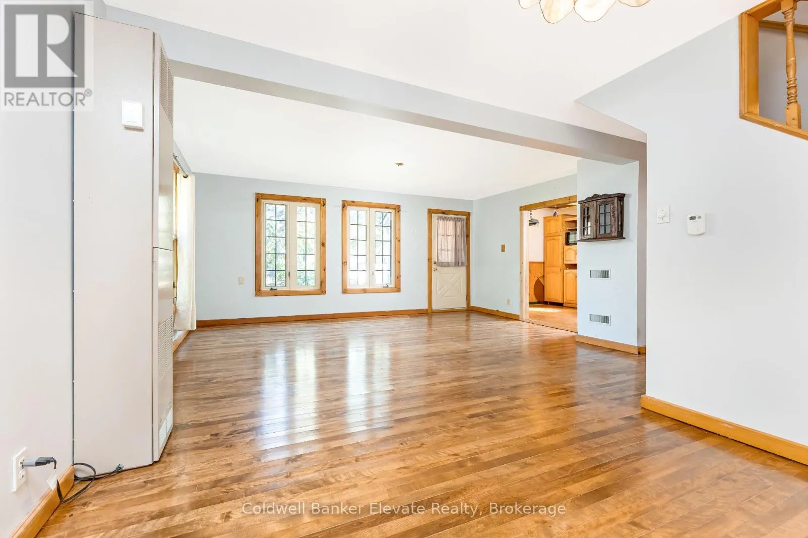 12 CHURCHILL CRESCENT