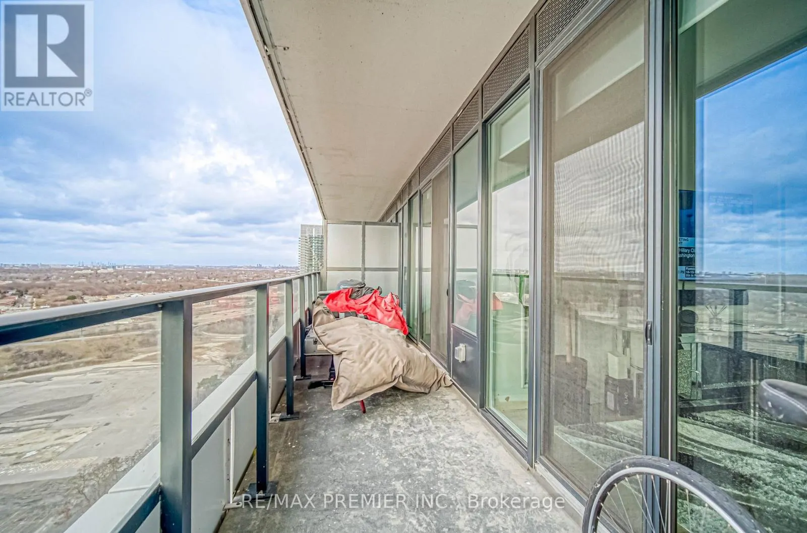 2712 - 30 SHORE BREEZE DRIVE