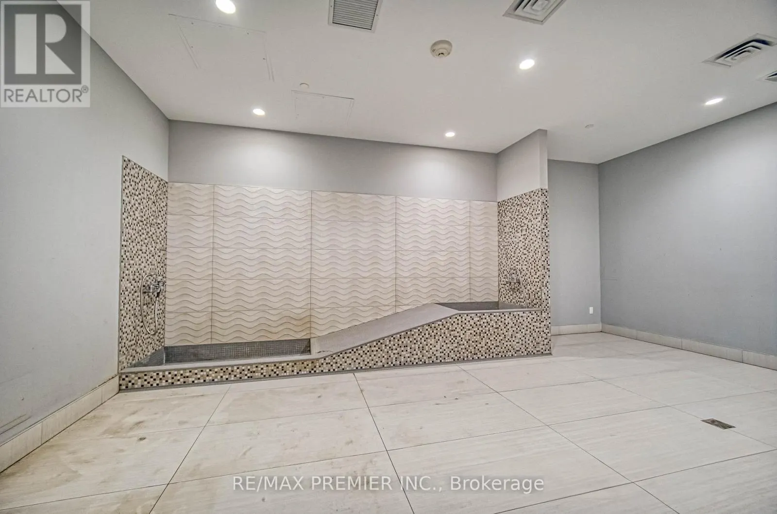 2712 - 30 SHORE BREEZE DRIVE