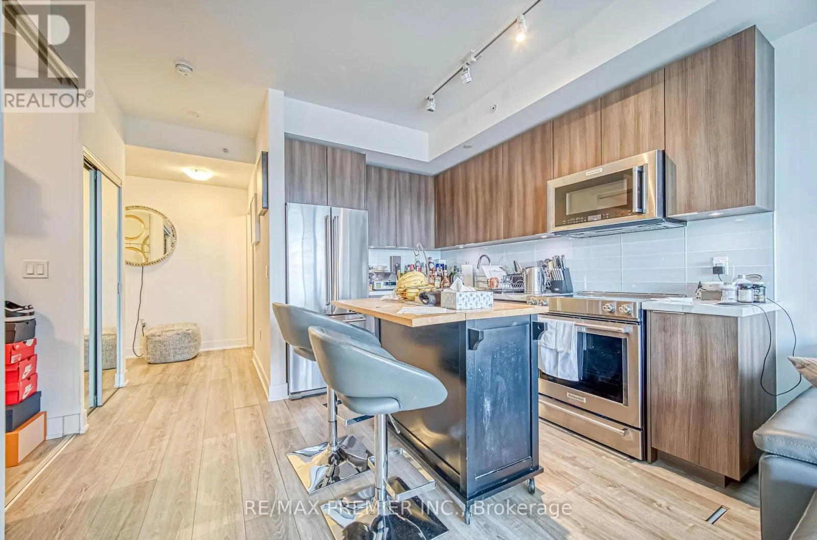 2712 - 30 SHORE BREEZE DRIVE