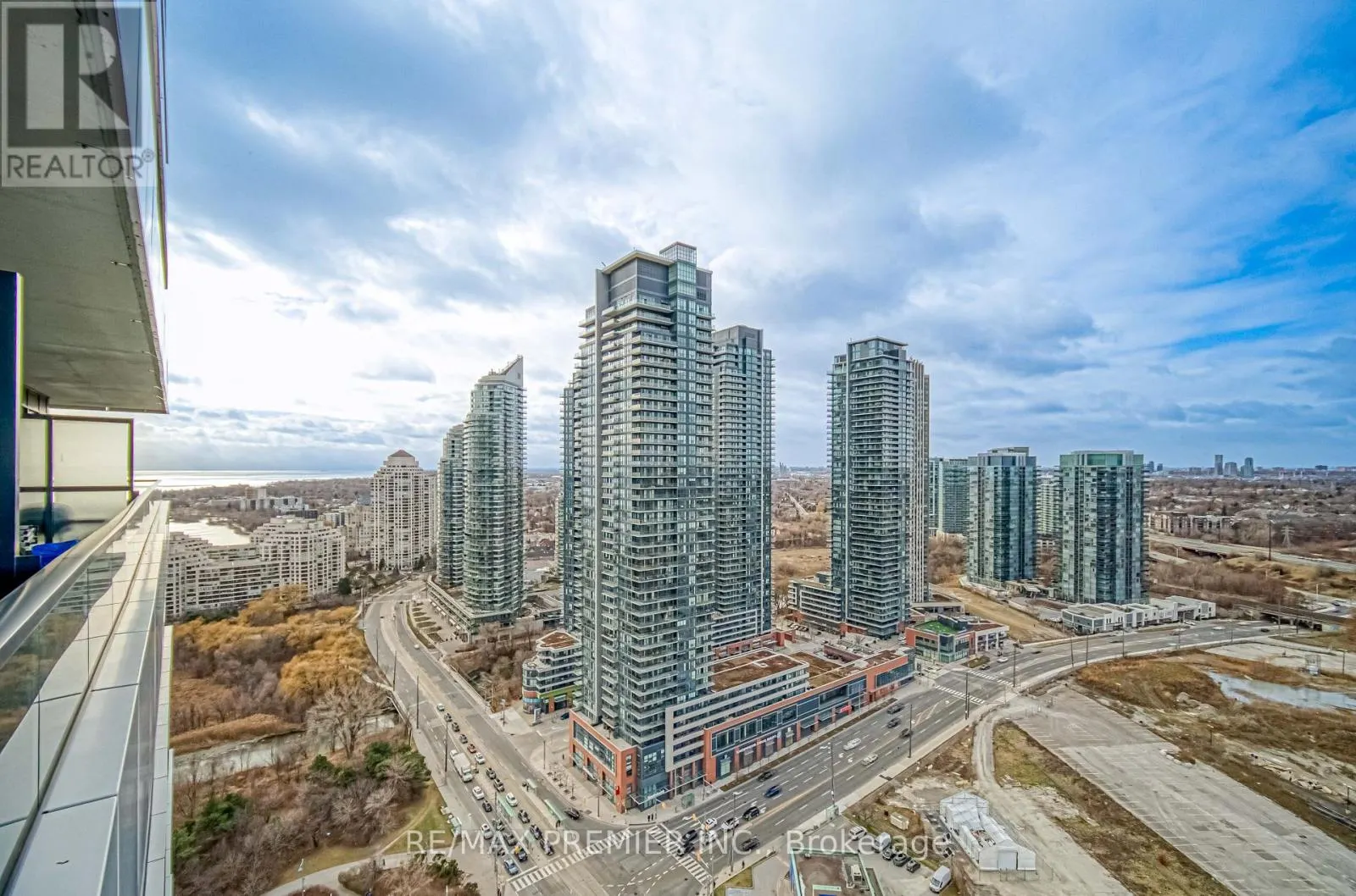 2712 - 30 SHORE BREEZE DRIVE
