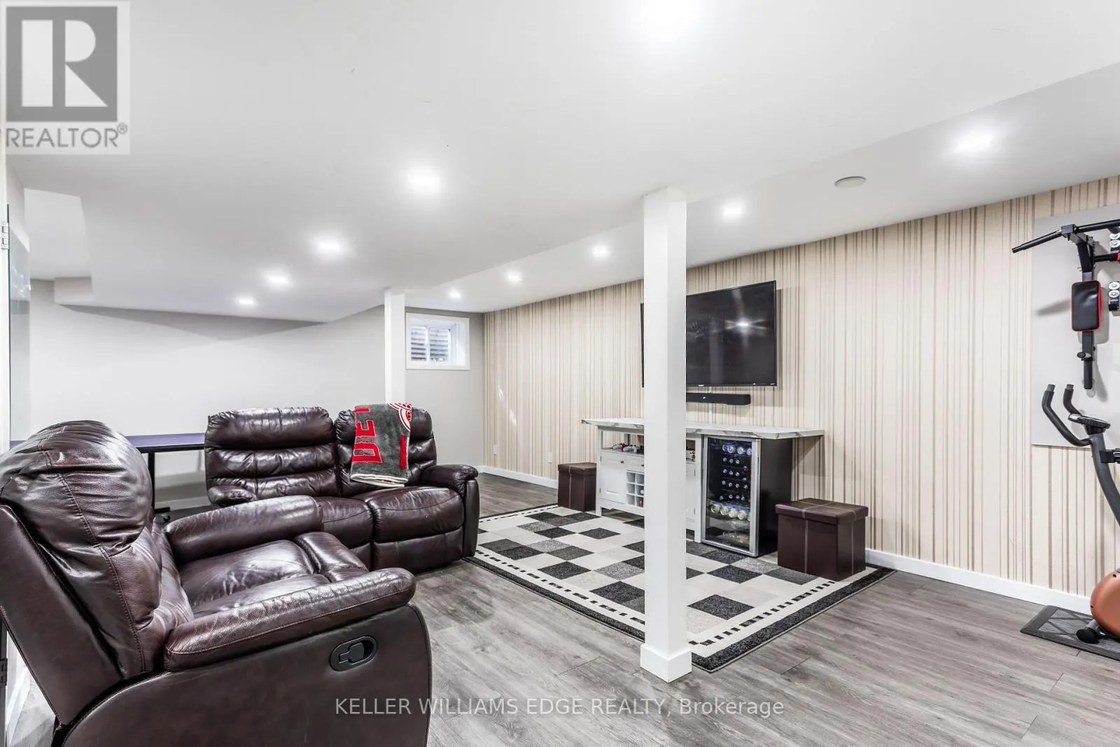 5 - 4189 LONGMOOR DRIVE