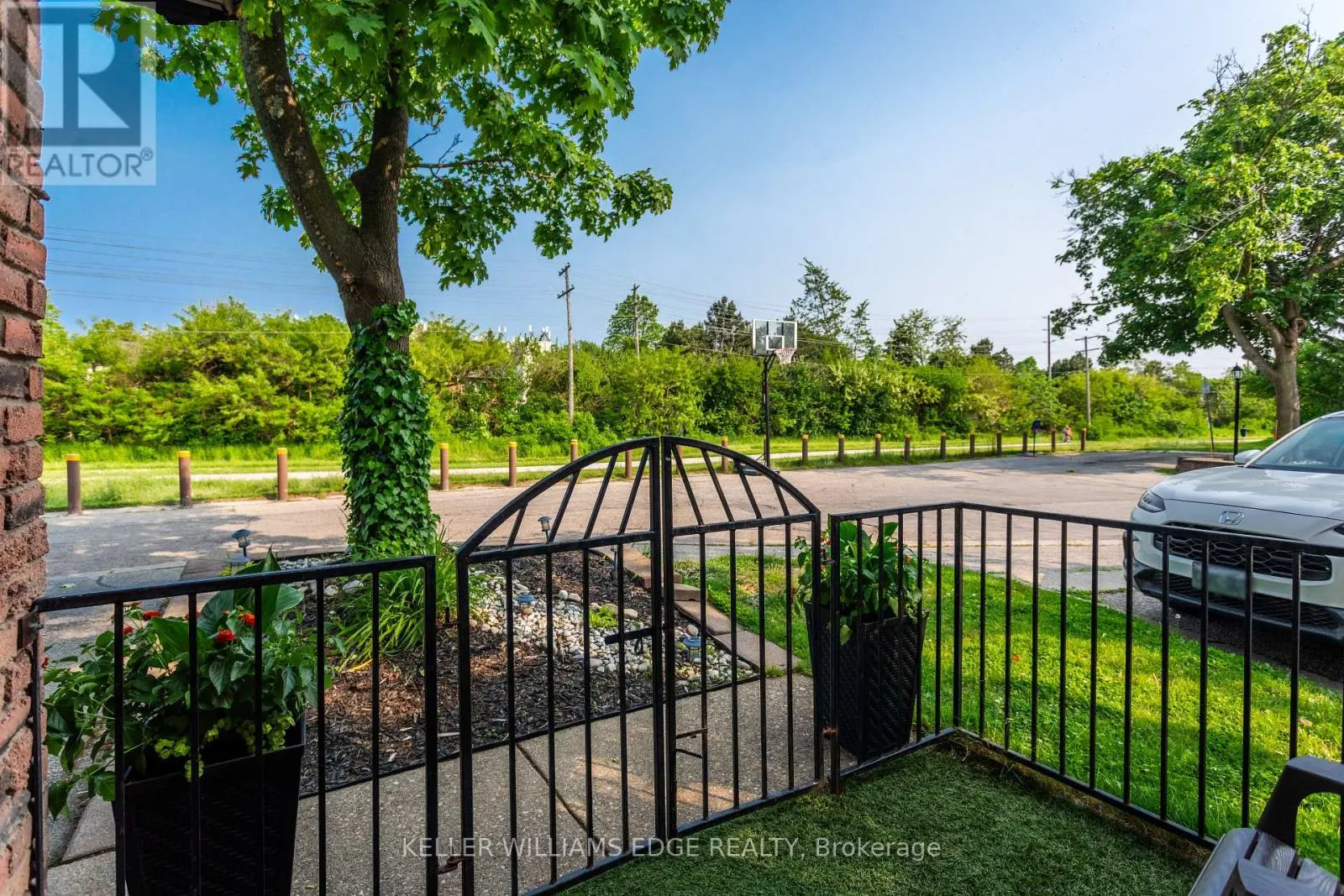 5 - 4189 LONGMOOR DRIVE