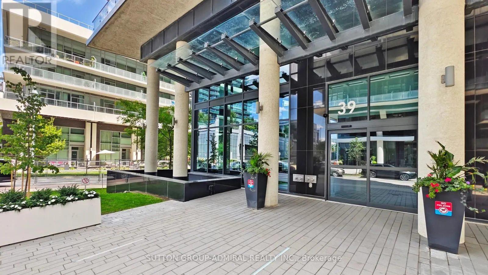 TH4 - 39 ANNIE CRAIG DRIVE