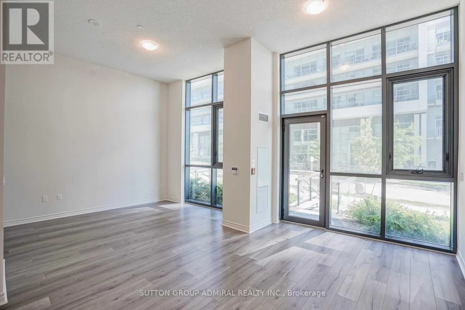 TH4 - 39 ANNIE CRAIG DRIVE