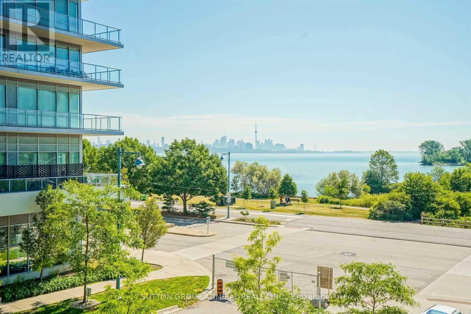 TH4 - 39 ANNIE CRAIG DRIVE