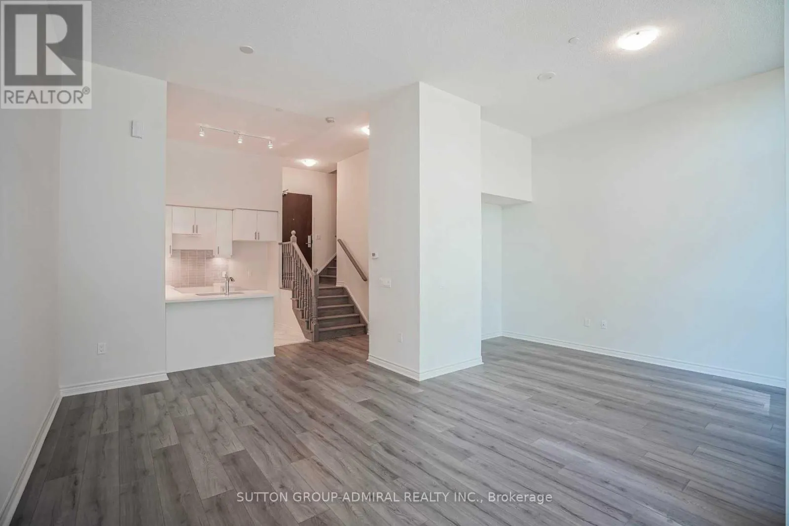 TH4 - 39 ANNIE CRAIG DRIVE