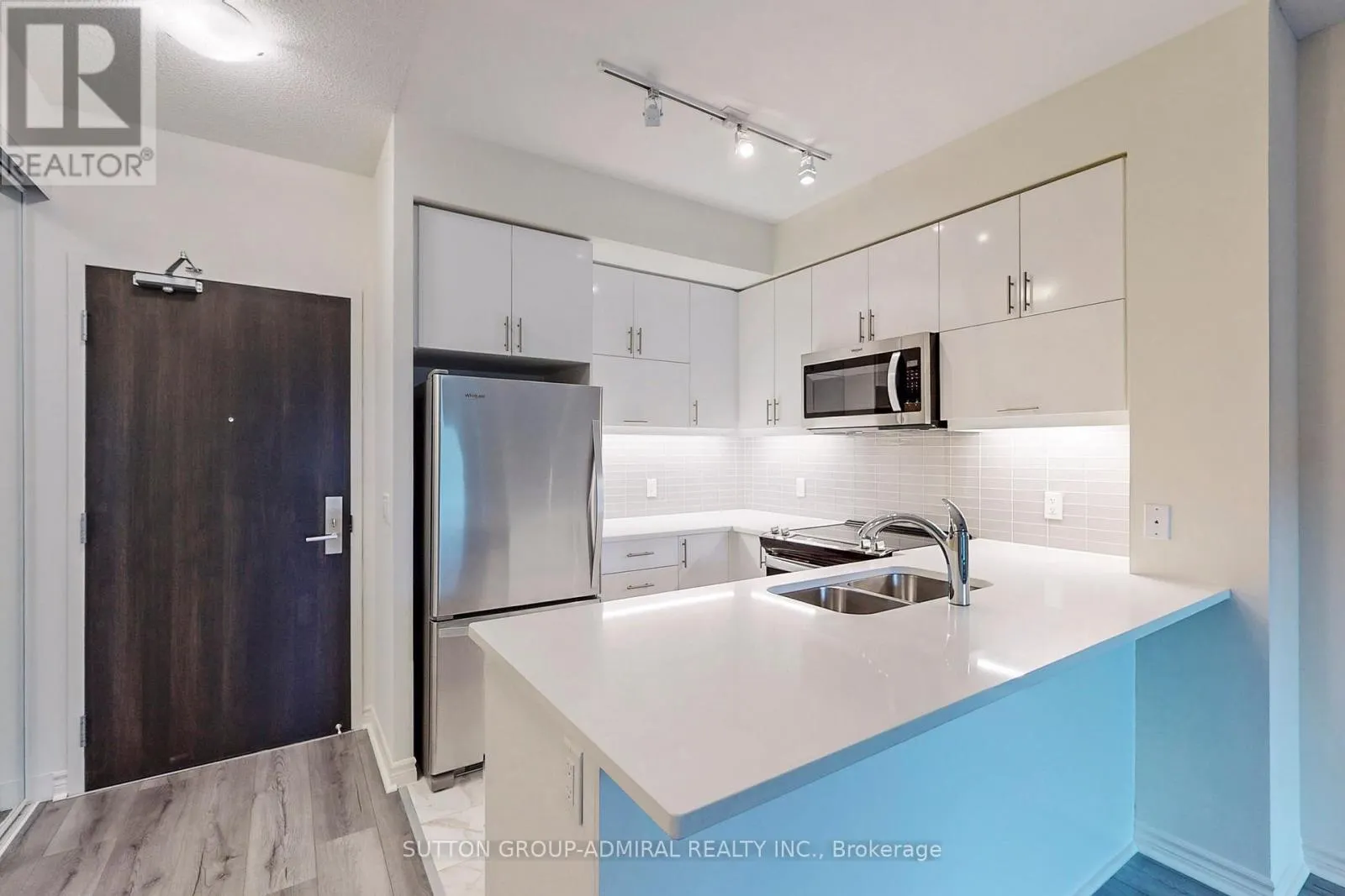 221 - 39 ANNIE CRAIG DRIVE