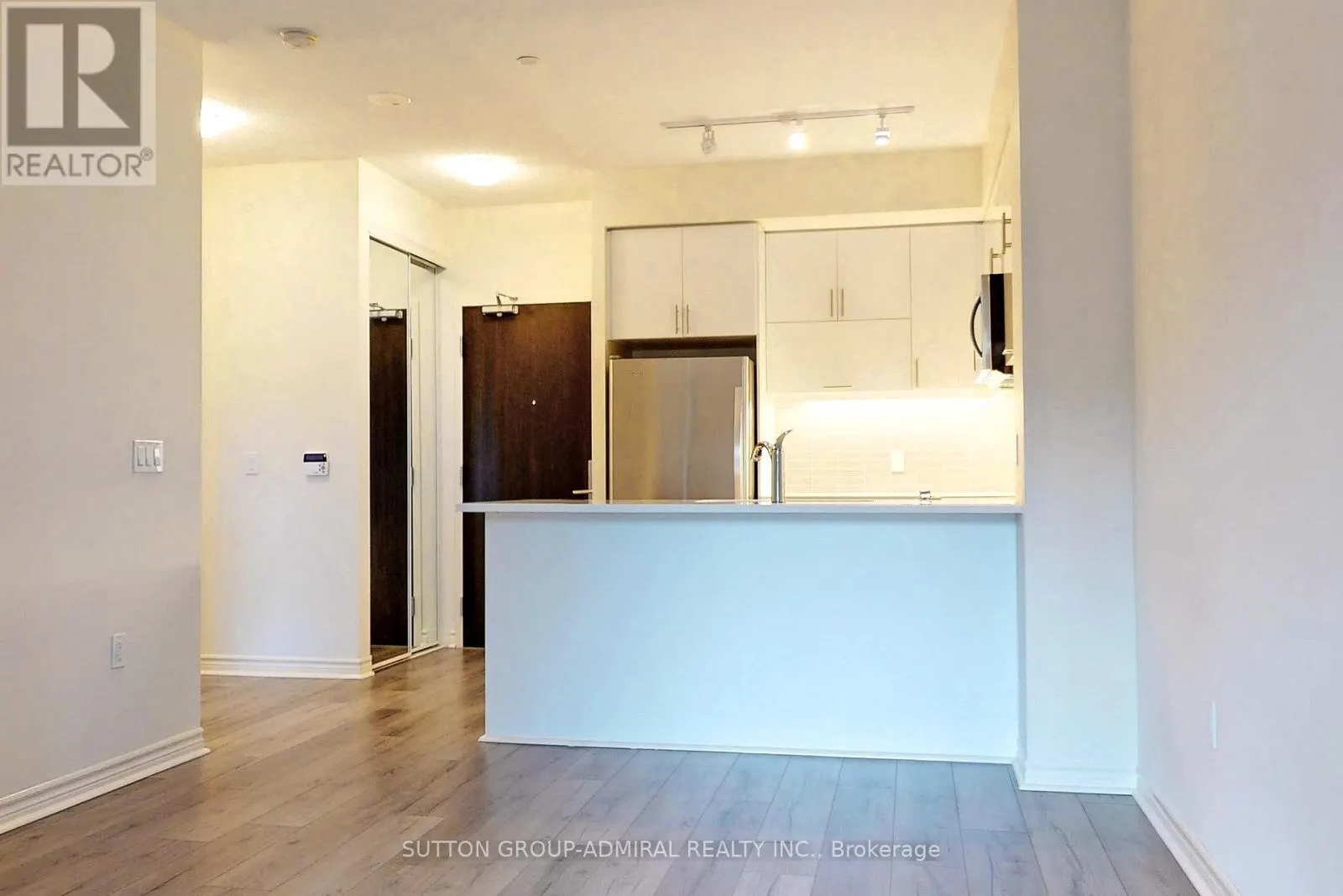 221 - 39 ANNIE CRAIG DRIVE