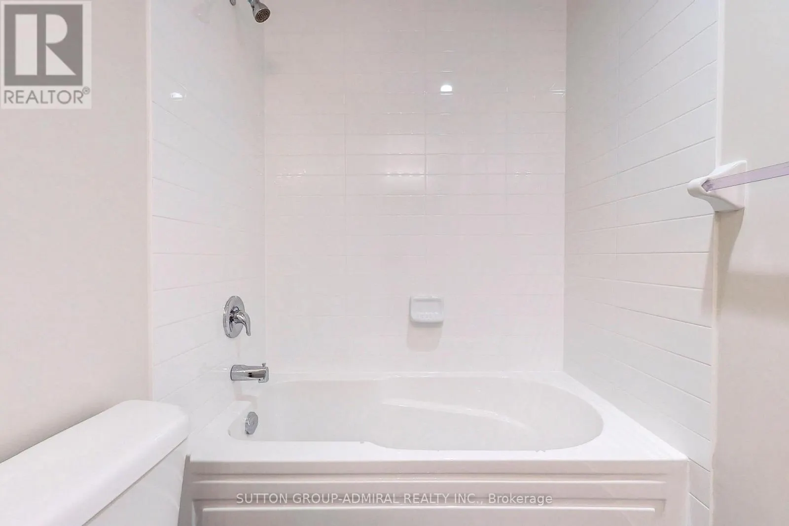 221 - 39 ANNIE CRAIG DRIVE