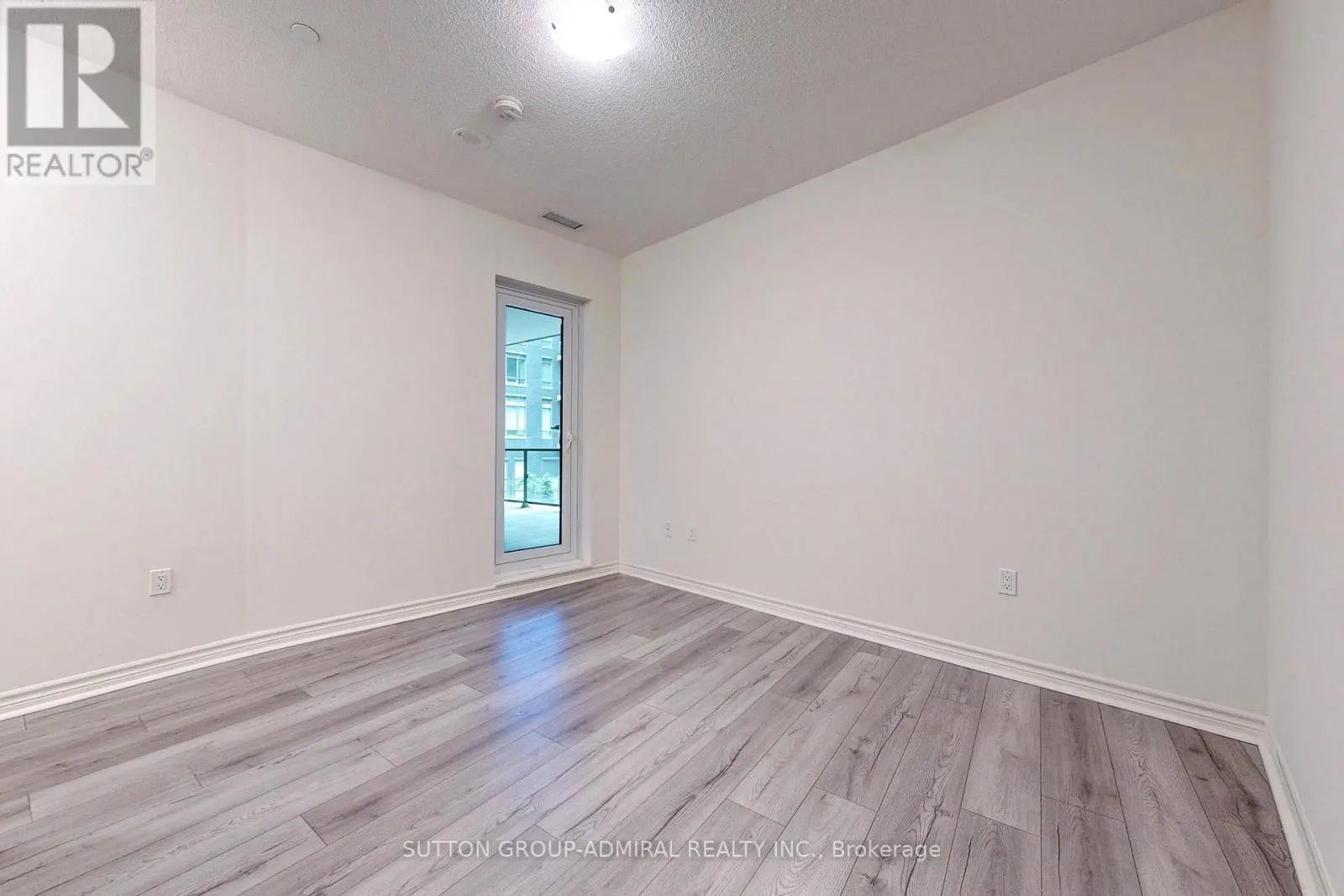 221 - 39 ANNIE CRAIG DRIVE