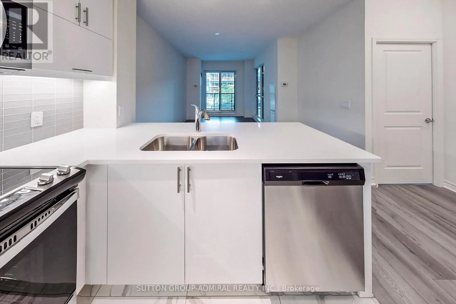 221 - 39 ANNIE CRAIG DRIVE