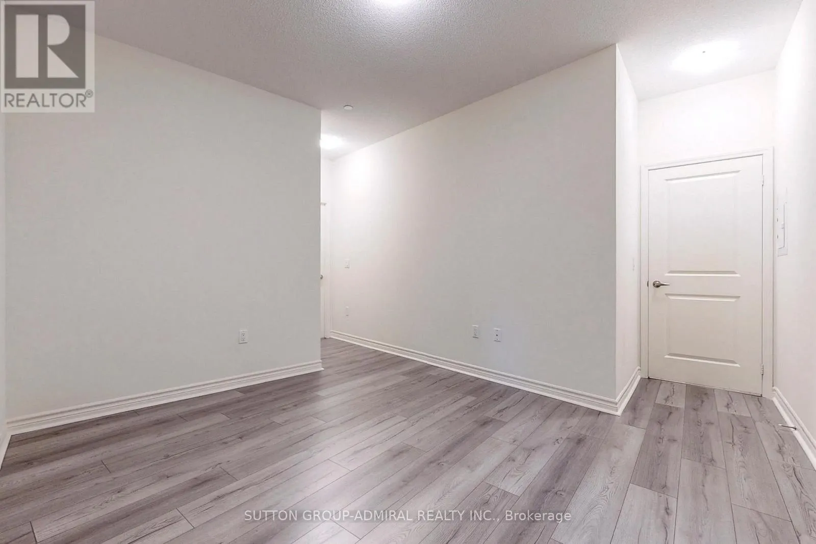 221 - 39 ANNIE CRAIG DRIVE