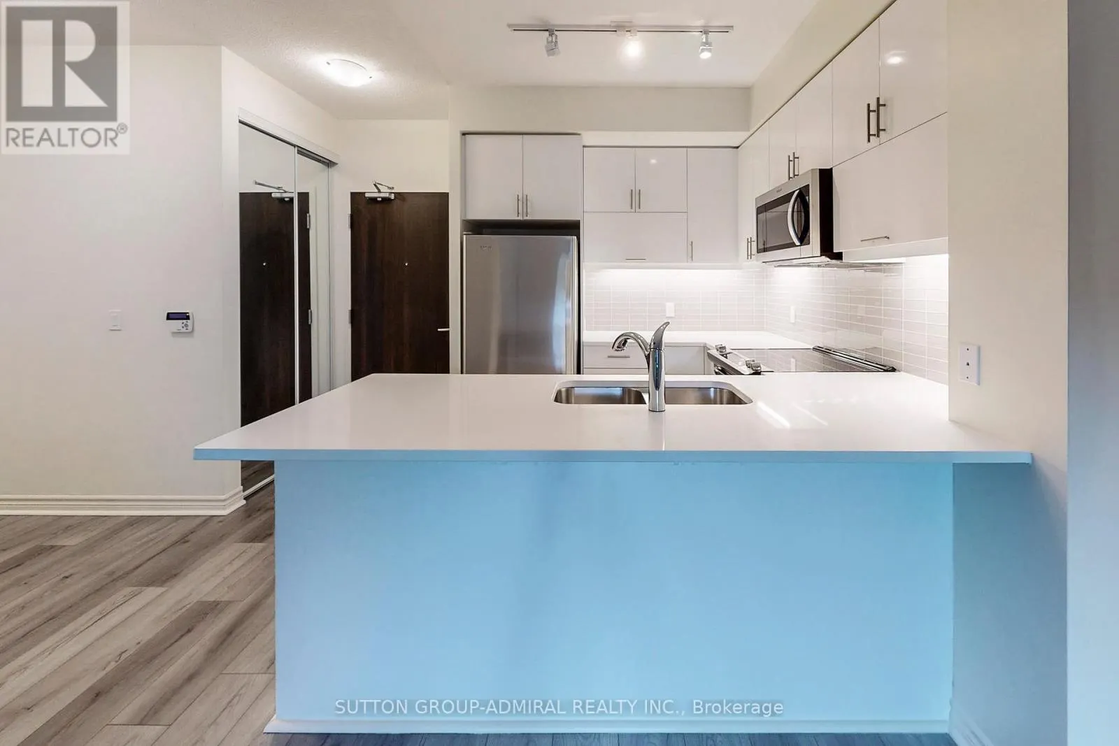 221 - 39 ANNIE CRAIG DRIVE