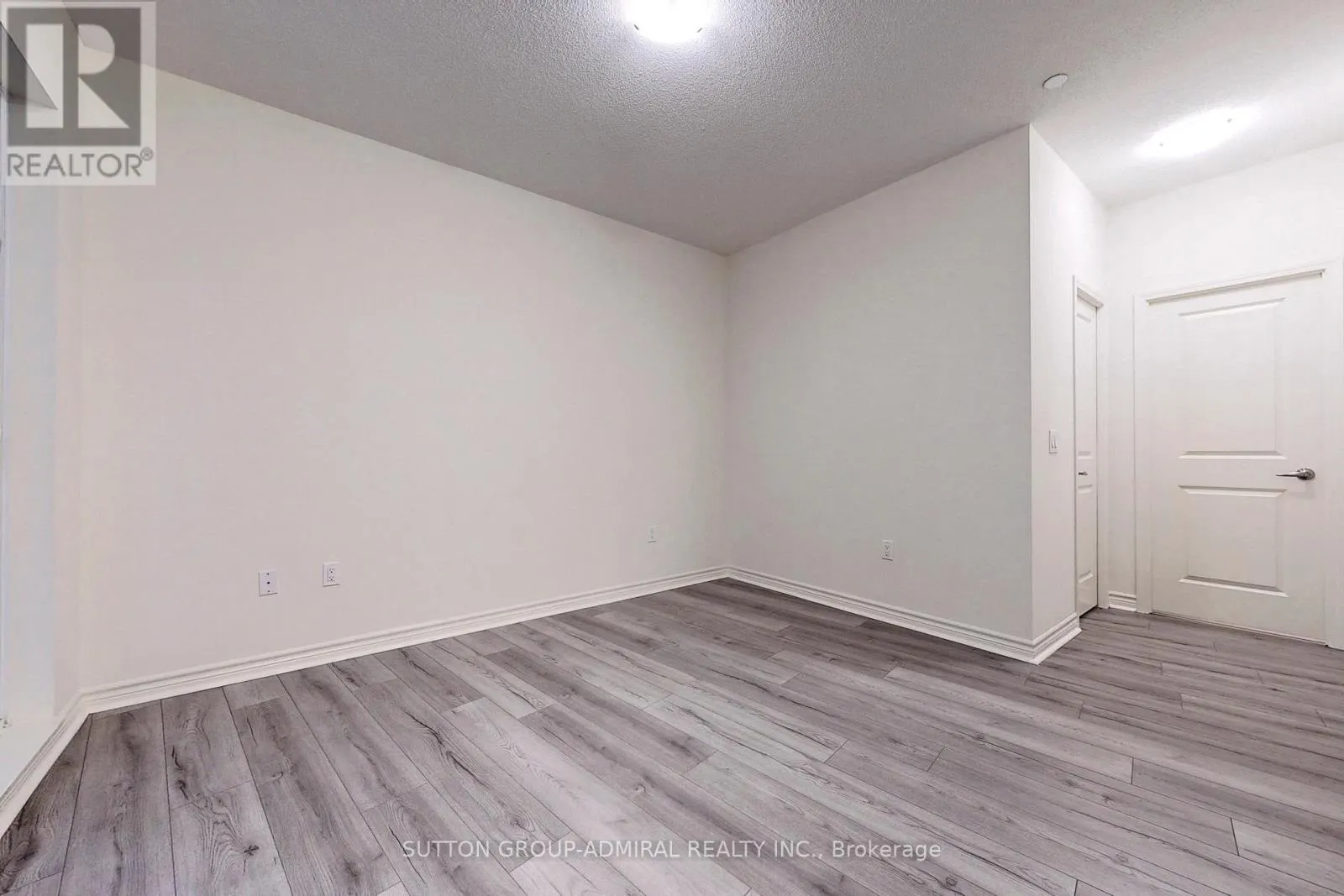 221 - 39 ANNIE CRAIG DRIVE