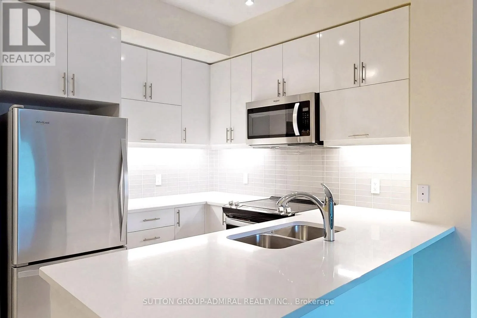 221 - 39 ANNIE CRAIG DRIVE