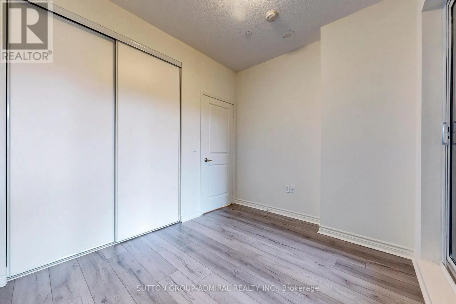 221 - 39 ANNIE CRAIG DRIVE
