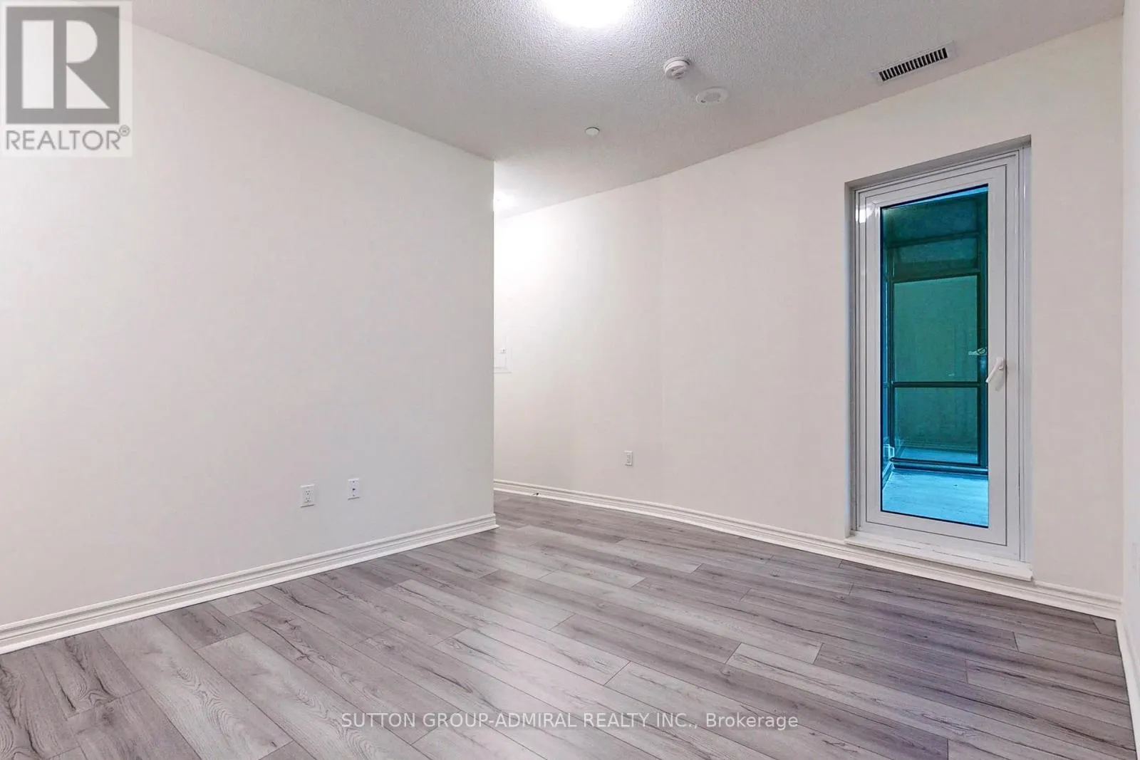 221 - 39 ANNIE CRAIG DRIVE