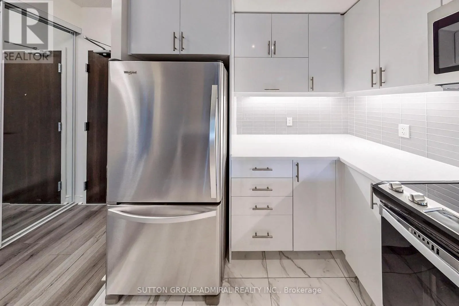 221 - 39 ANNIE CRAIG DRIVE