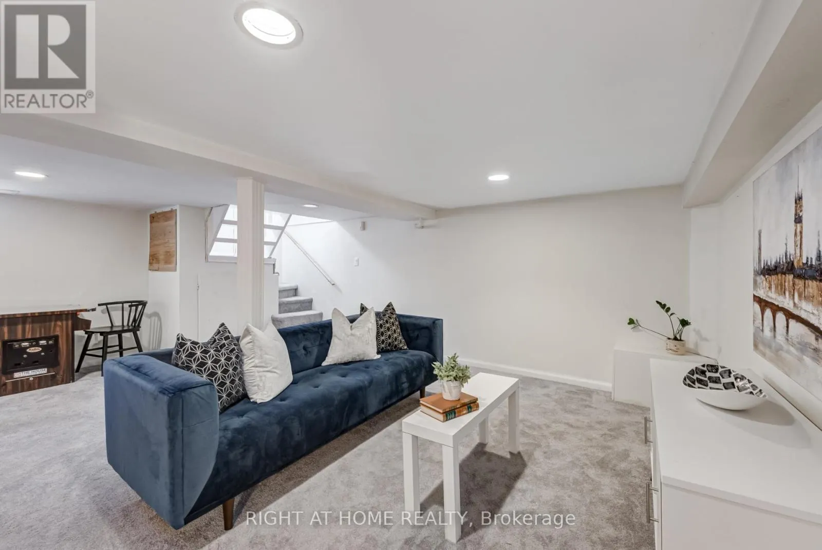 6 STRUTHERS STREET