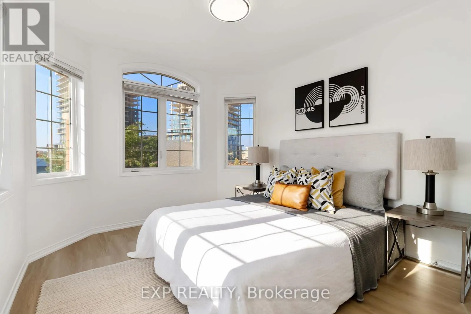 4862 THOMAS ALTON BOULEVARD