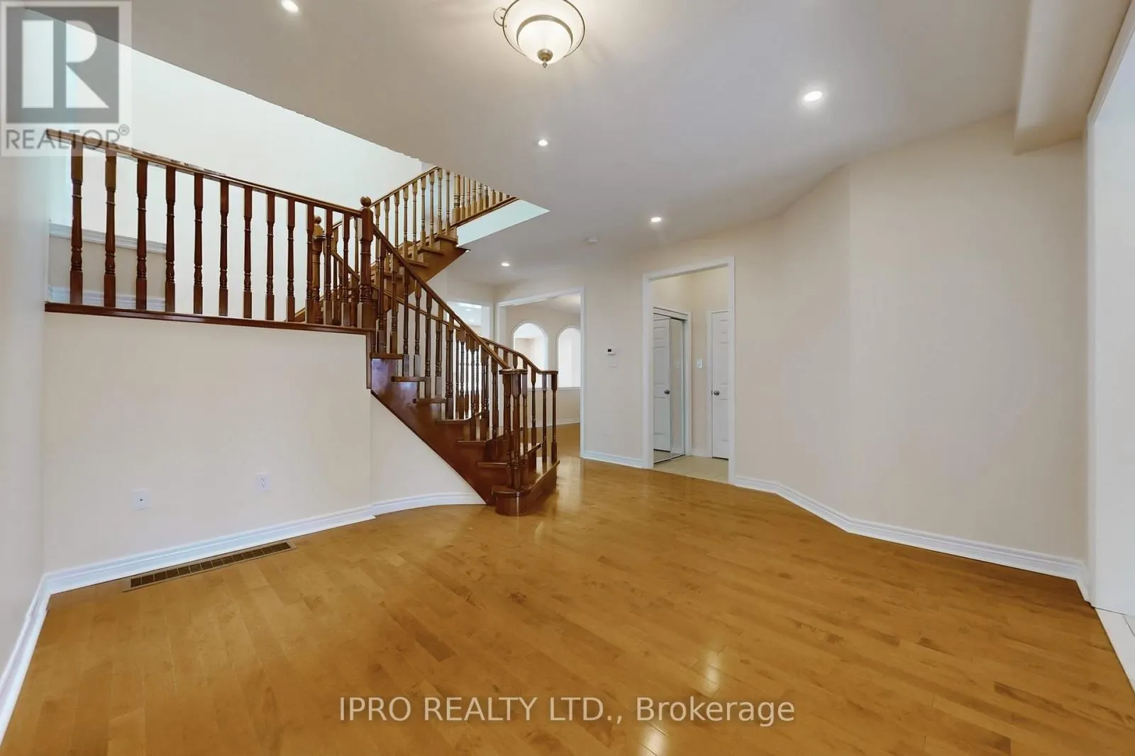 2472 NORTH RIDGE TRAIL S