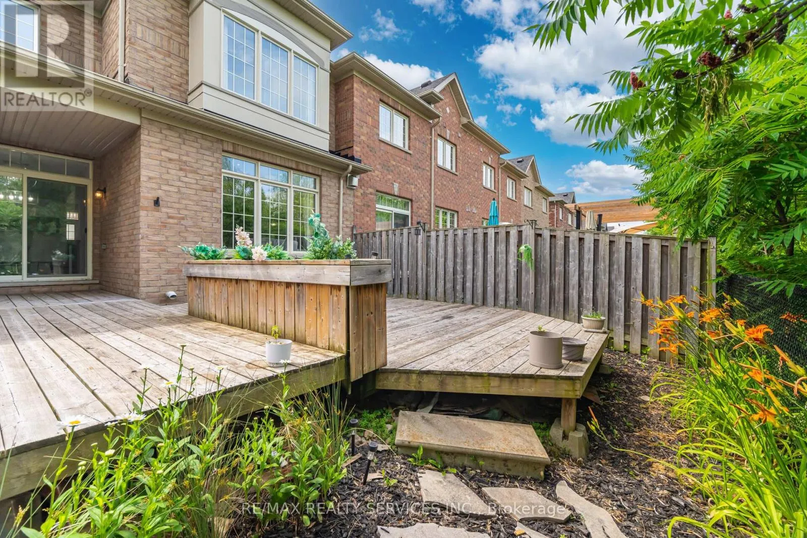 31 MCCARDY COURT