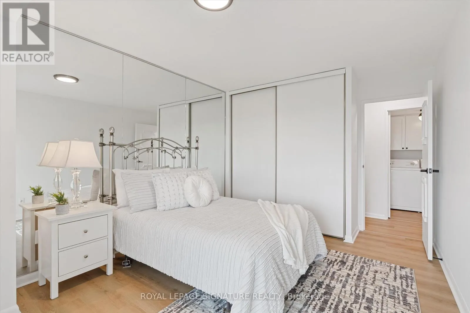 604 - 2185 MARINE DRIVE