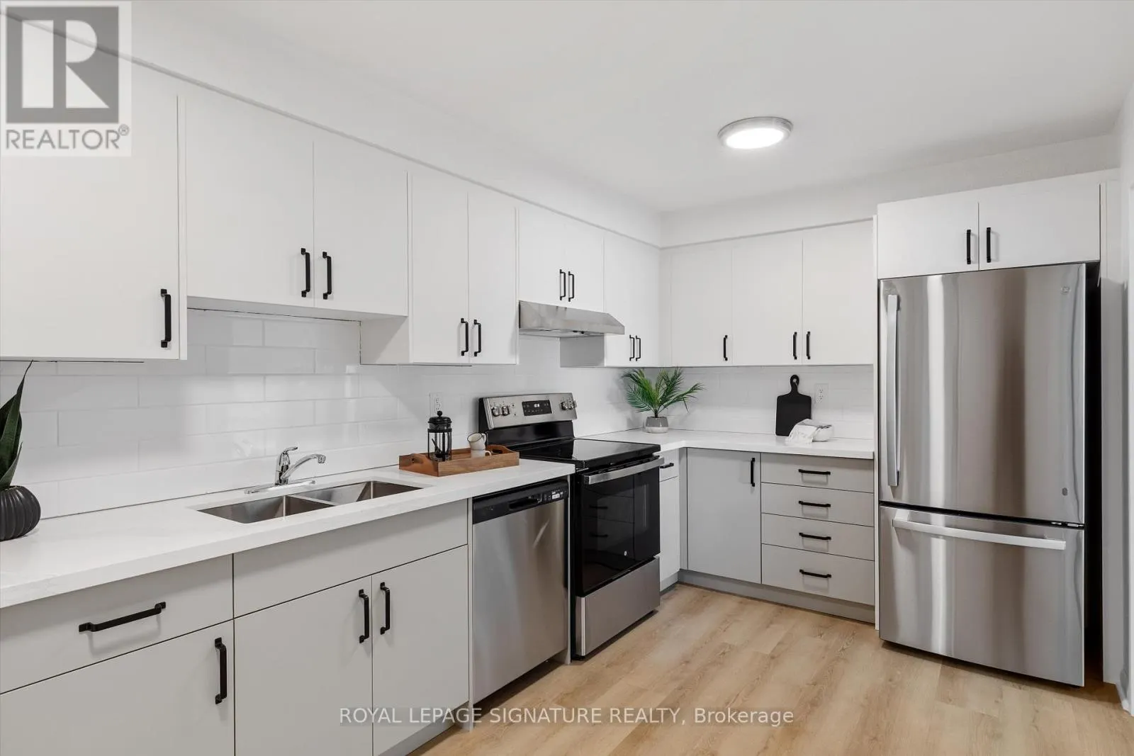 604 - 2185 MARINE DRIVE