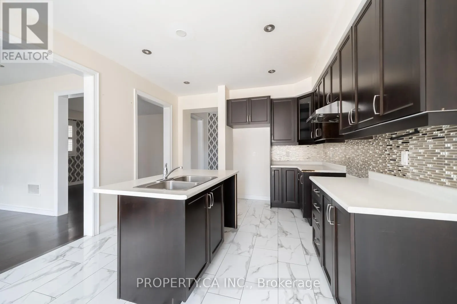 7 FORSYTH CRESCENT