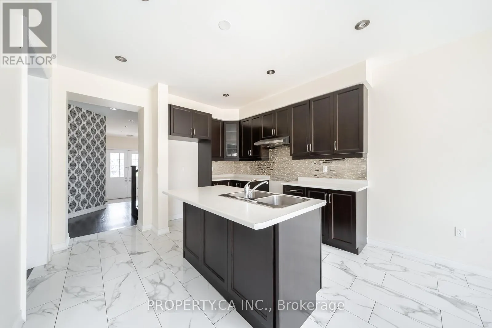 7 FORSYTH CRESCENT