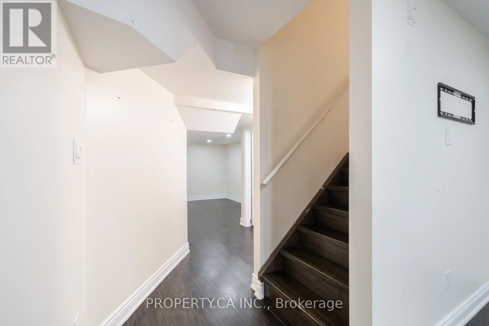 7 FORSYTH CRESCENT