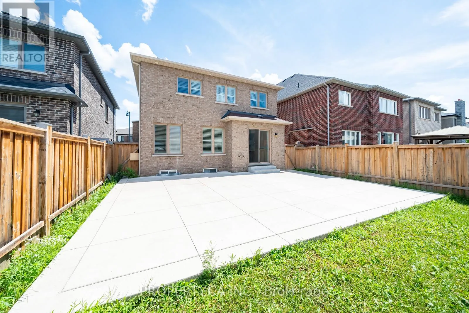 7 FORSYTH CRESCENT