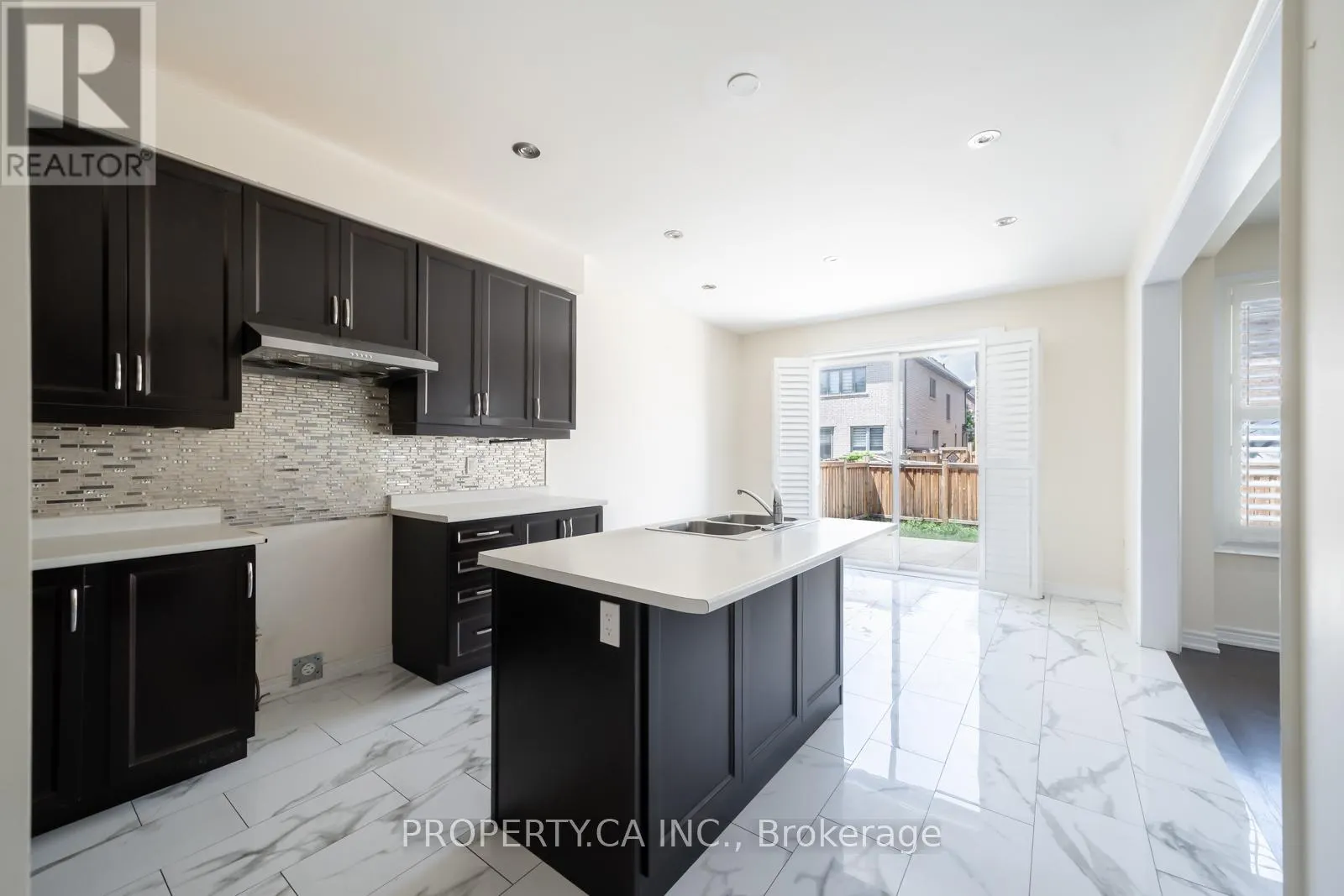 7 FORSYTH CRESCENT