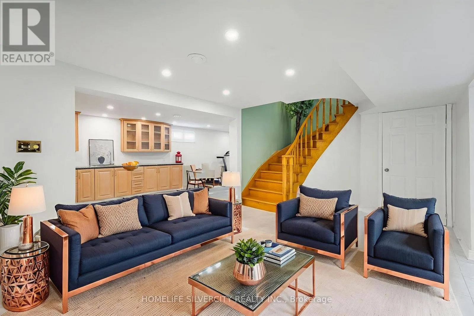 16 PACIFIC LANE