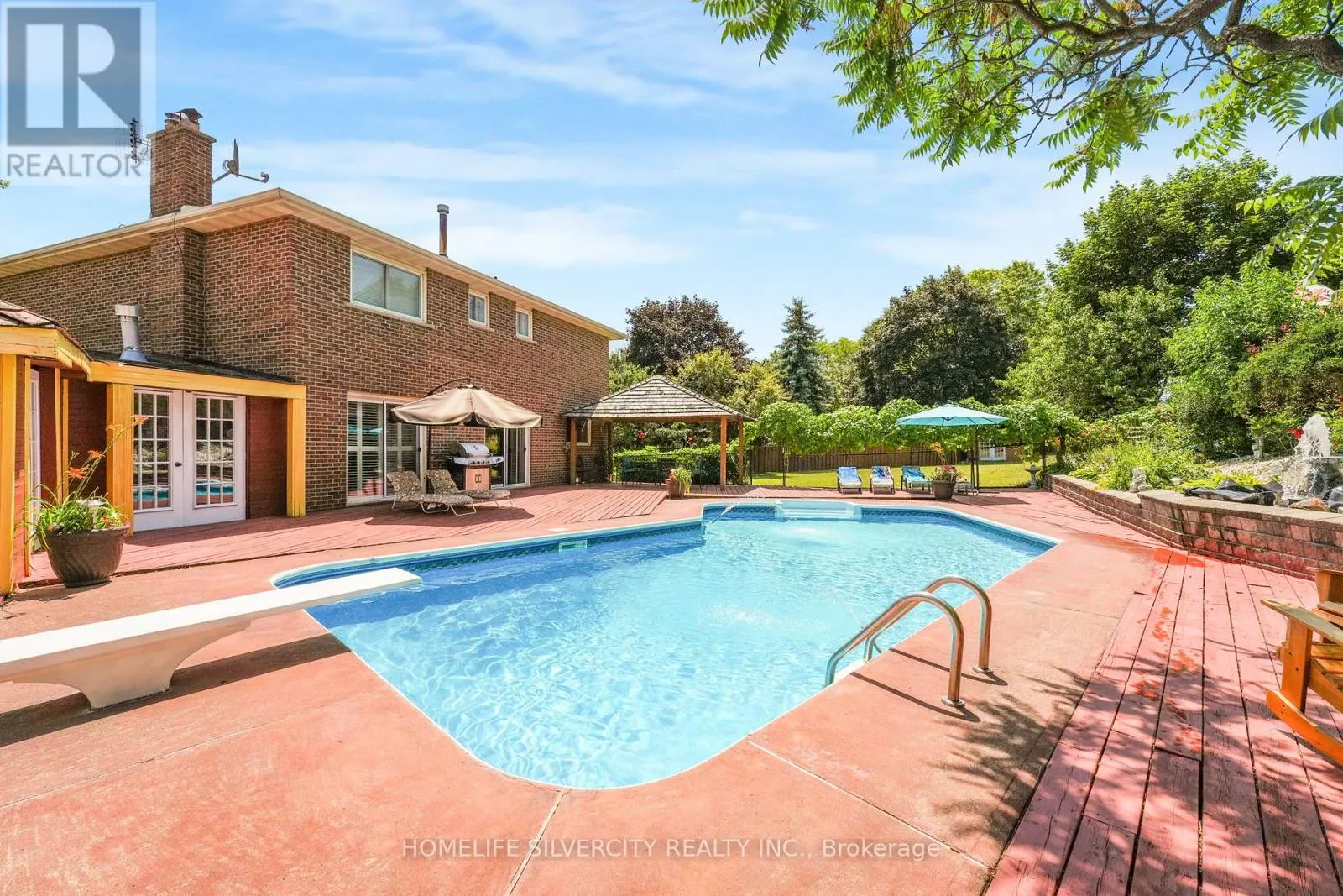 16 PACIFIC LANE