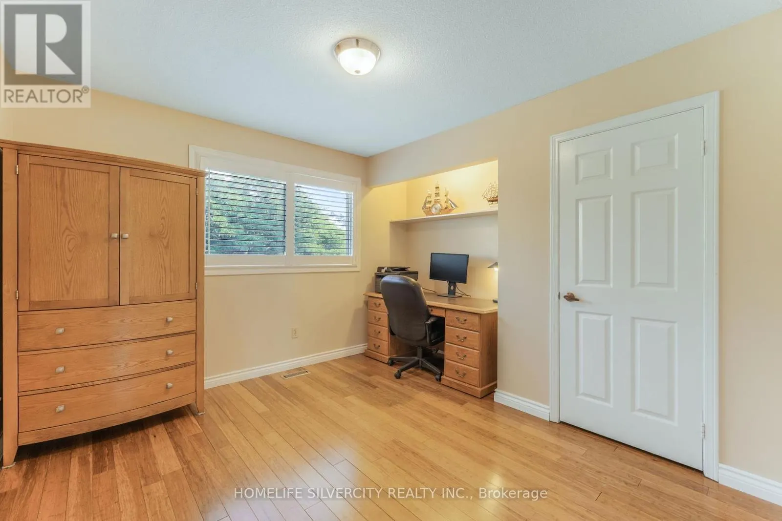 16 PACIFIC LANE