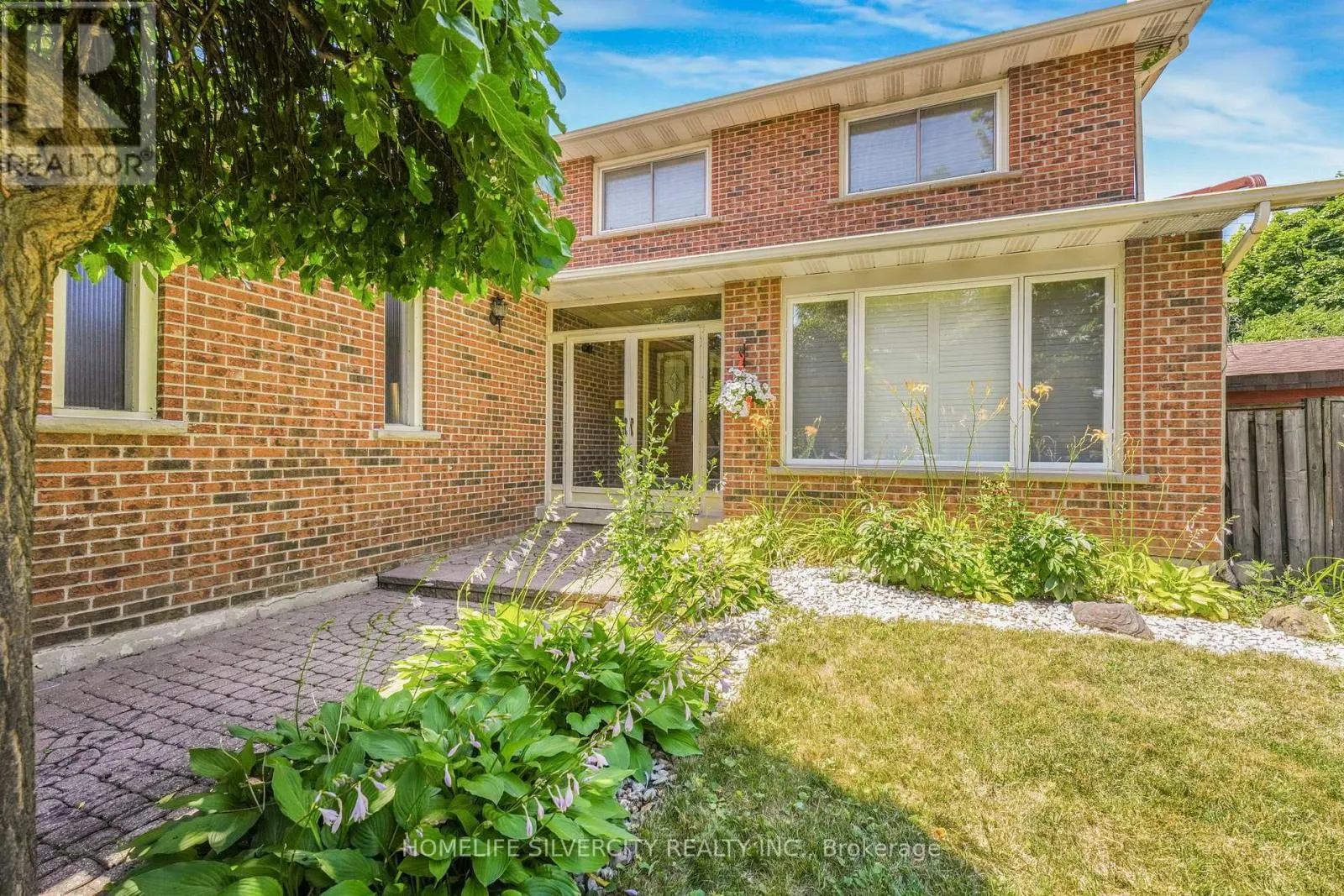 16 PACIFIC LANE