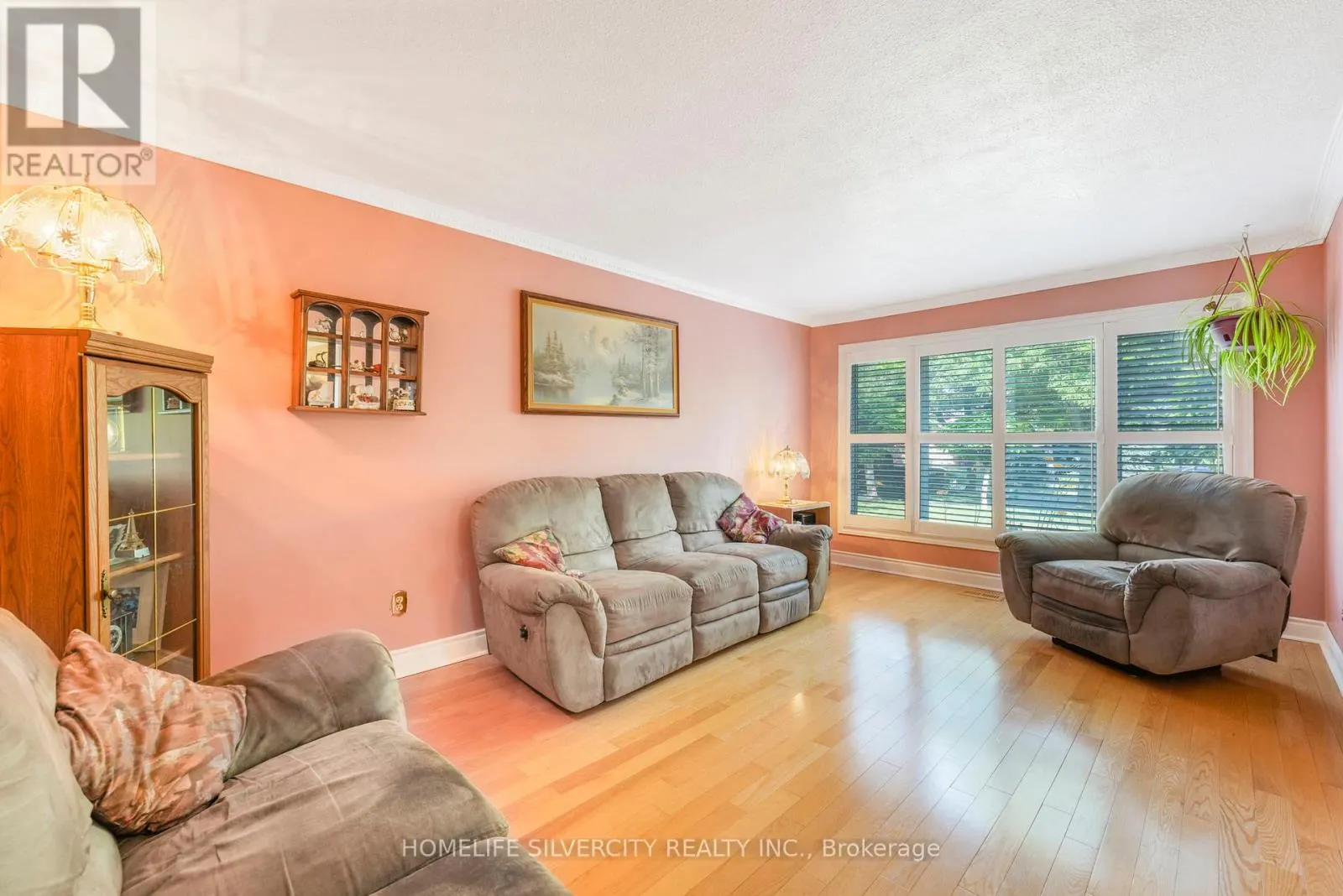 16 PACIFIC LANE